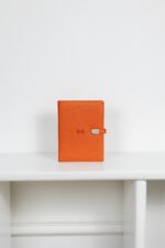 Smart блокнот London в помаранчевому кольорі павербанк 8 000 mAh