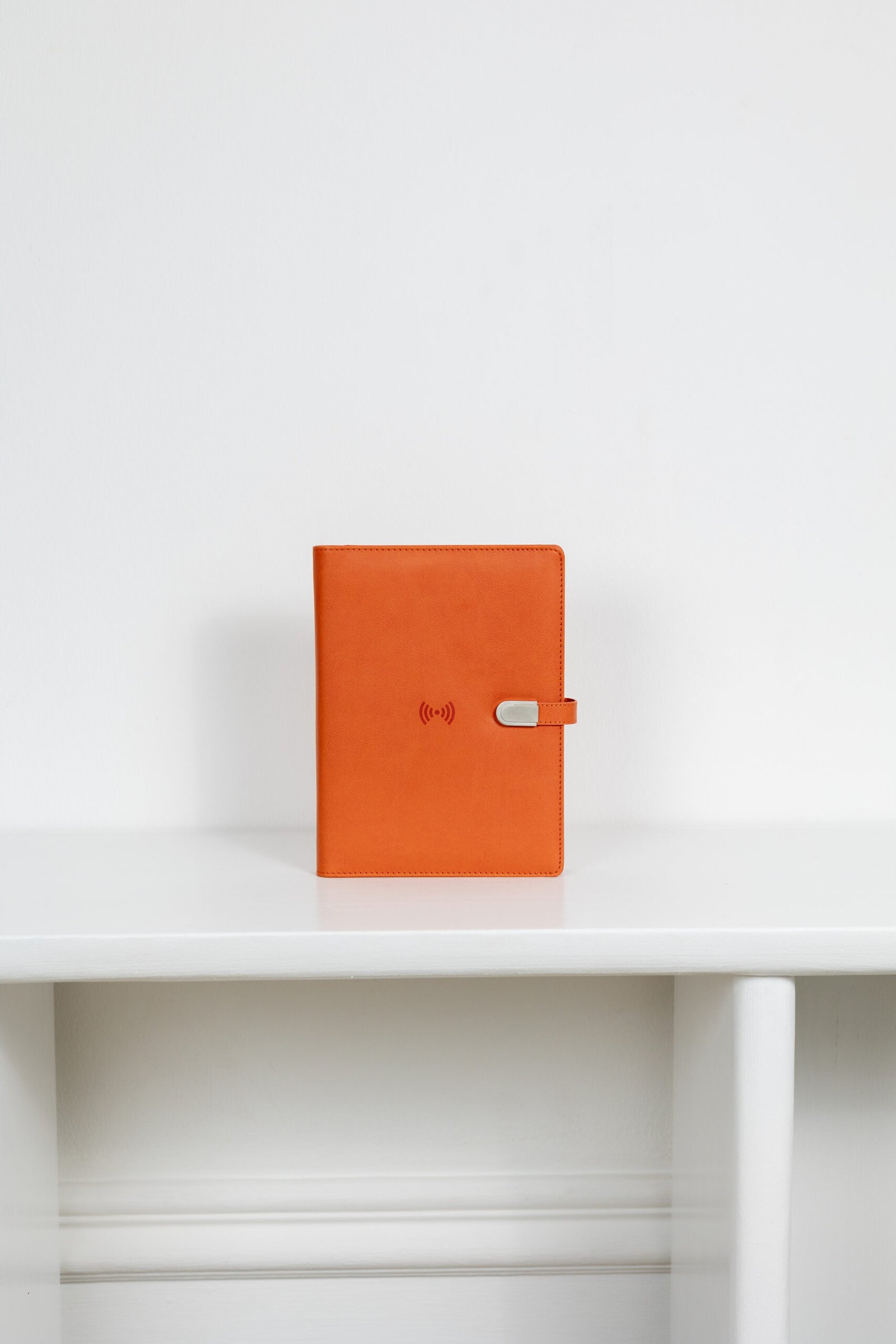 0f5a0282.jpg Smart блокнот London в помаранчевому кольорі павербанк 8 000 mAh - Зображення 1